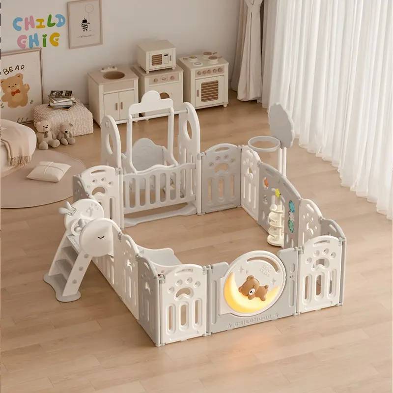 Parque infantil plegable Moon Bear con tobogán, columpio y aro de baloncesto de HDPE para niños pequeños.