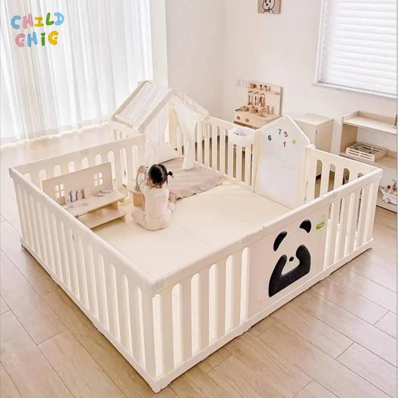 Niedlicher Panda 4-in-1 Baby-Spielzaun mit Spielhaus und Whiteboard, mehrteiliges, formstabiles Laufgitter für Kleinkinder, Aufbewahrungsschrank