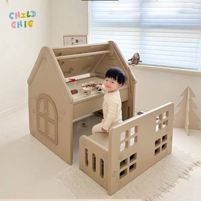 Spieltisch in Hausform für Kinder mit Bank, multifunktionaler Aktivitätstisch für Kinder zum Zeichnen und Bauen mit Bausteinen für drinnen