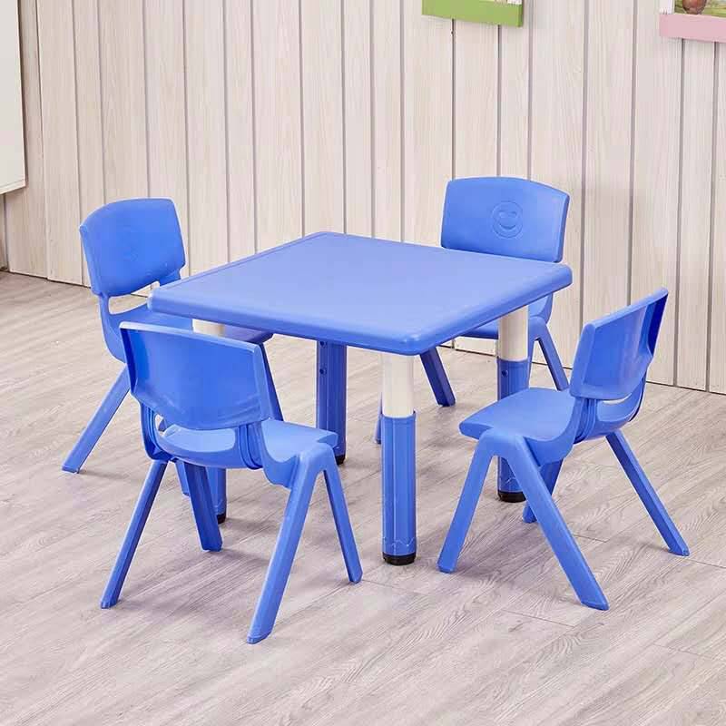 Höhenverstellbares quadratisches Kindertisch- und Stuhlset aus Kunststoff, farbenfroher Aktivitätstisch für Kleinkinder, geeignet für Kita, Spielzimmer, Zuhause, Malen und Basteln